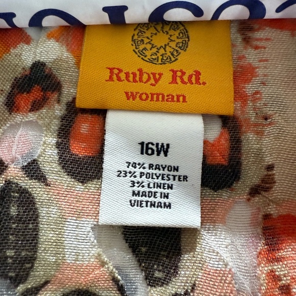 MAKE AN OFFER!   Ruby Rd Multicolor Patterned Women's Top - Picture 4 of 4